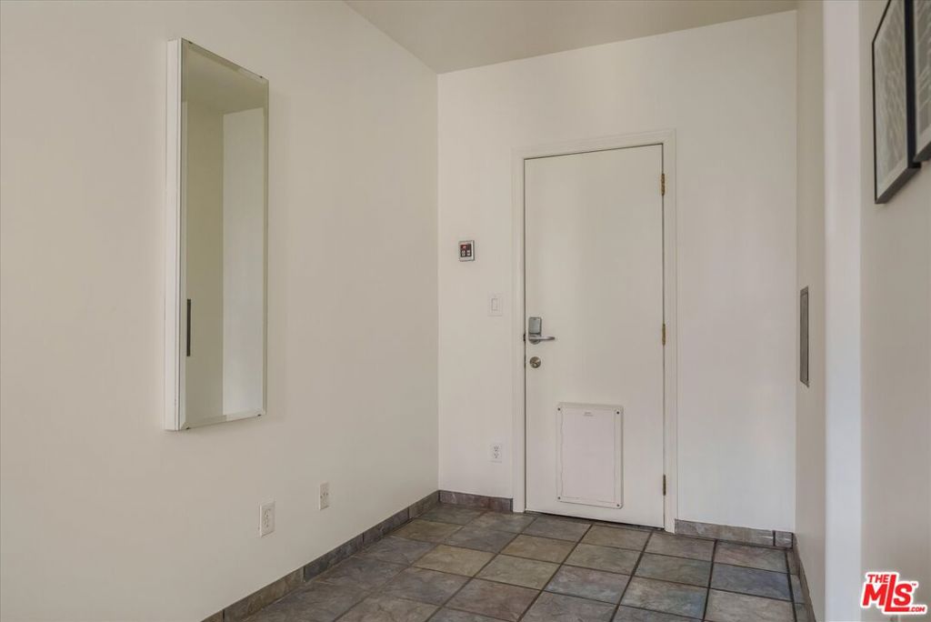 2429 E Glenoaks Boulevard Property Photo 28