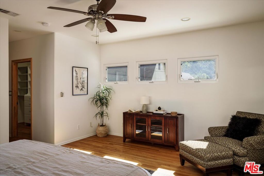 2429 E Glenoaks Boulevard Property Photo 30