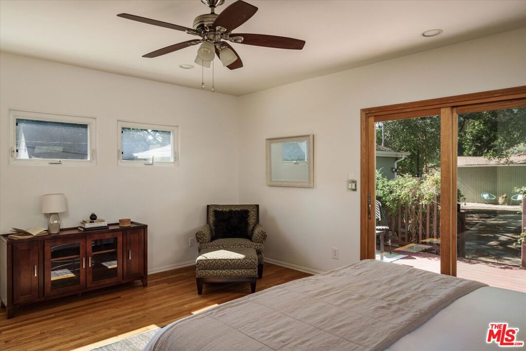 2429 E Glenoaks Boulevard Property Photo 32