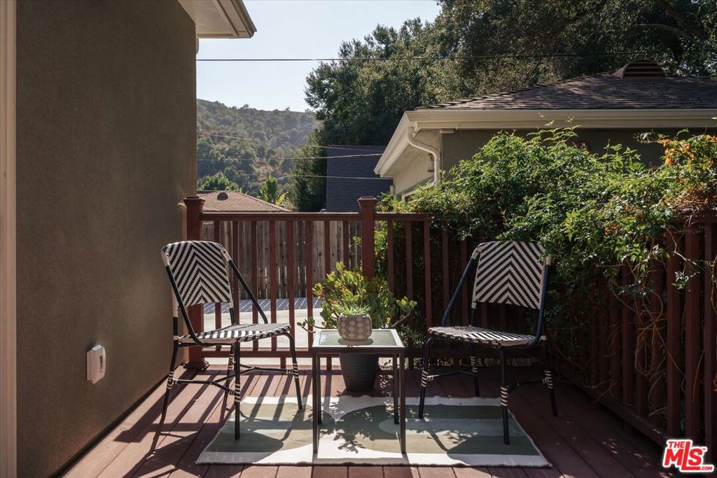 2429 E Glenoaks Boulevard Property Photo 40