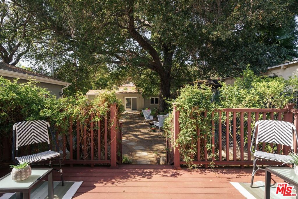 2429 E Glenoaks Boulevard Property Photo 41