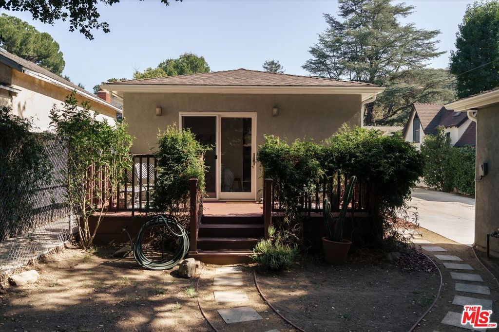2429 E Glenoaks Boulevard Property Photo 42