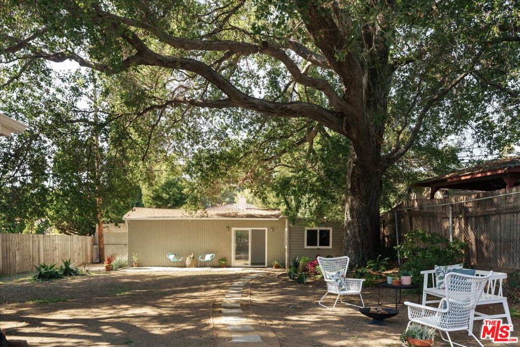 2429 E Glenoaks Boulevard Property Photo 43
