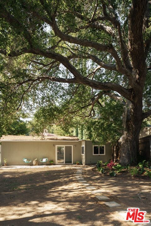 2429 E Glenoaks Boulevard Property Photo 44