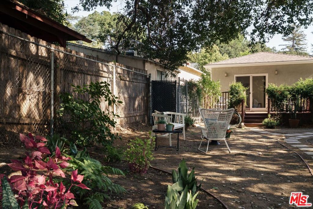 2429 E Glenoaks Boulevard Property Photo 45
