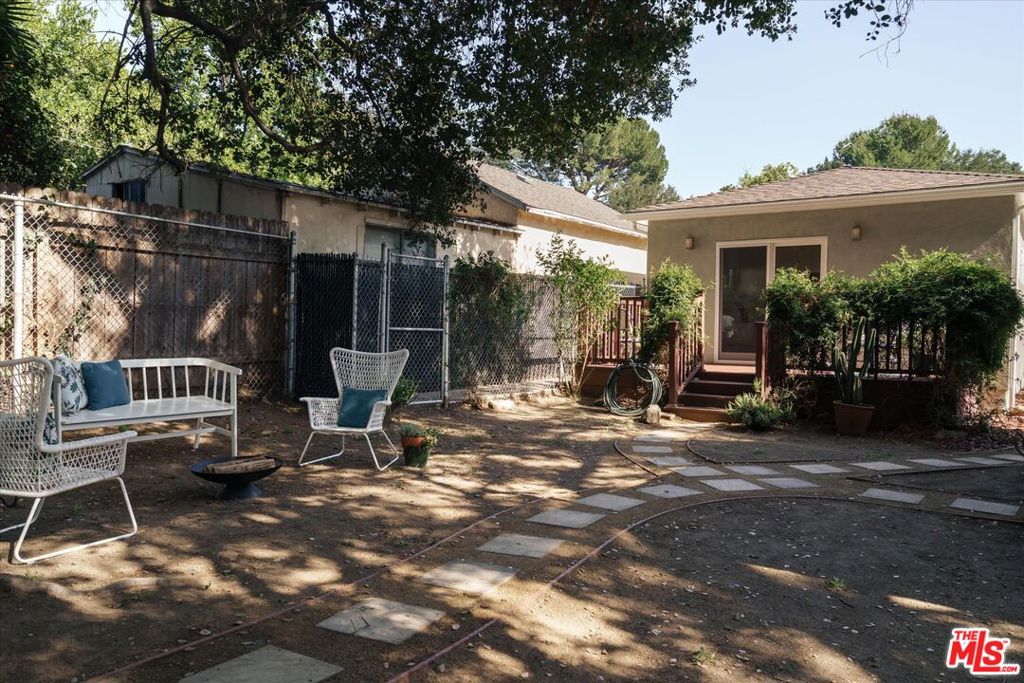 2429 E Glenoaks Boulevard Property Photo 46