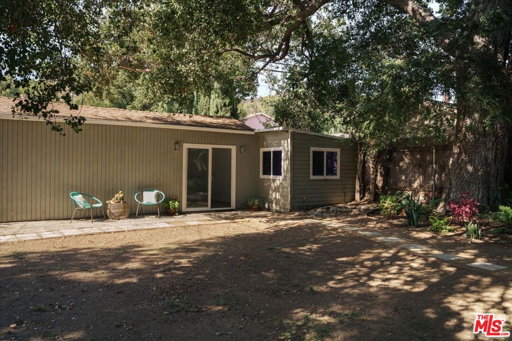 2429 E Glenoaks Boulevard Property Photo 47