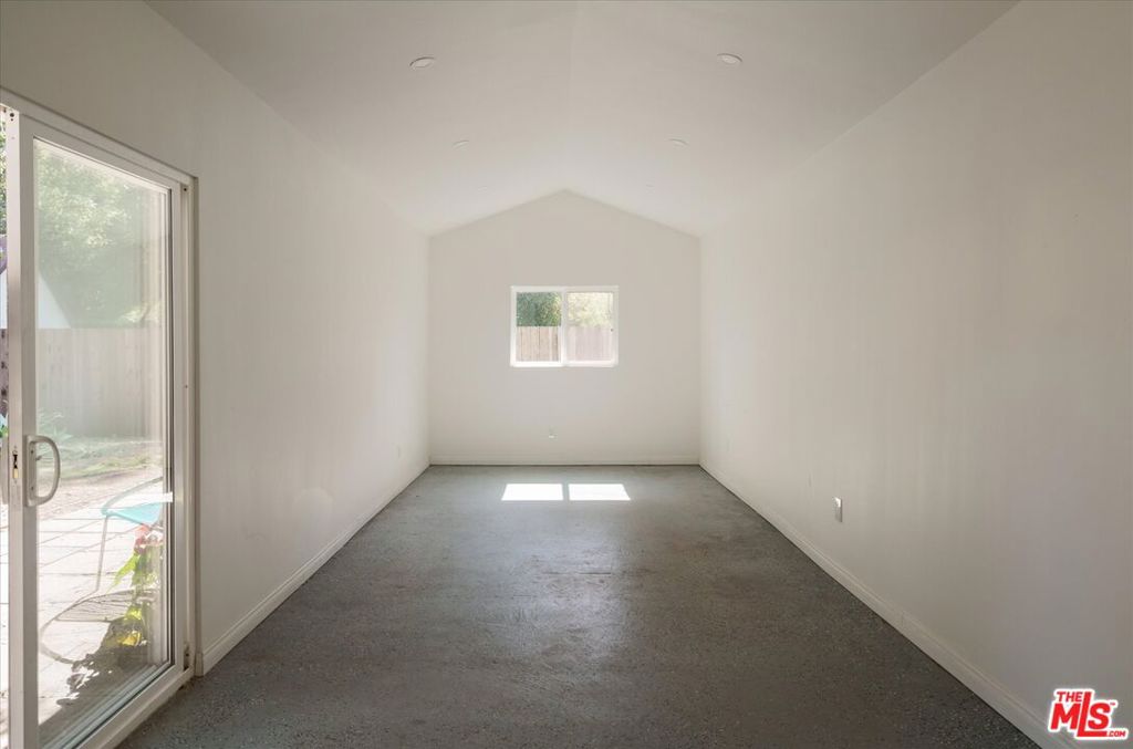 2429 E Glenoaks Boulevard Property Photo 50