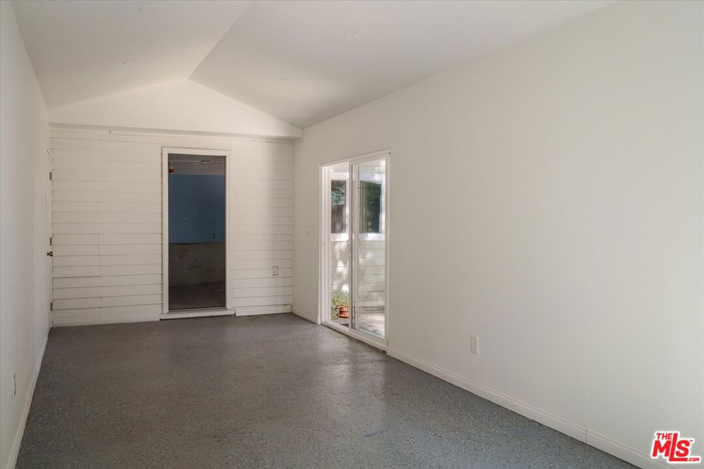 2429 E Glenoaks Boulevard Property Photo 51