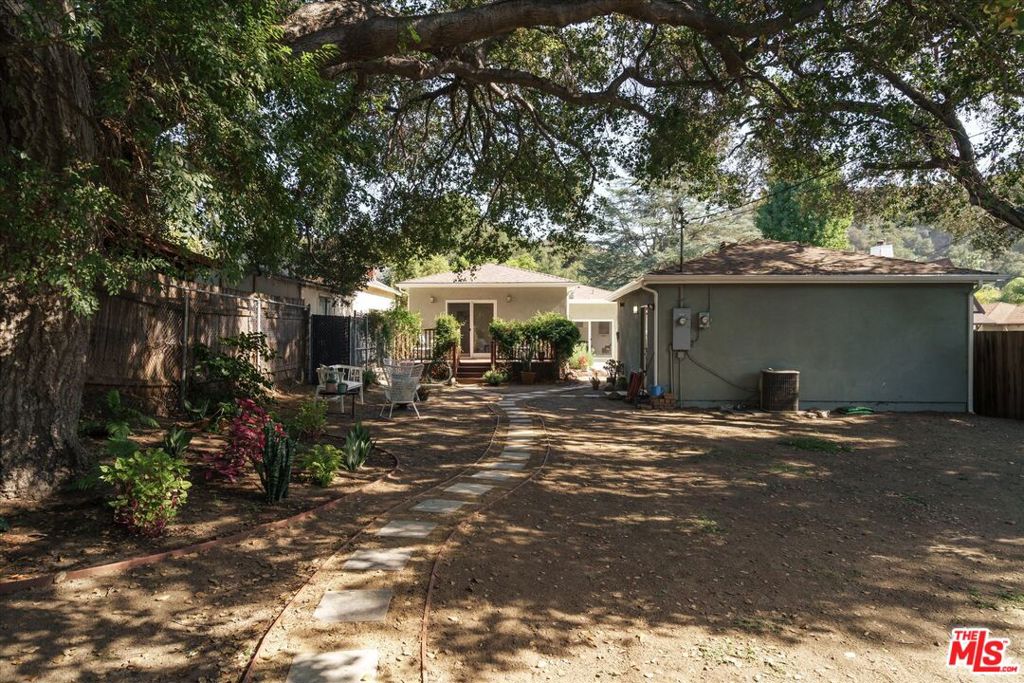 2429 E Glenoaks Boulevard Property Photo 56