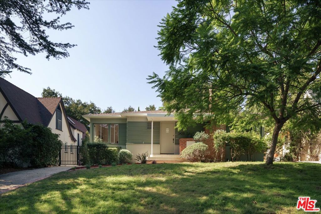 2429 E Glenoaks Boulevard Property Photo 60