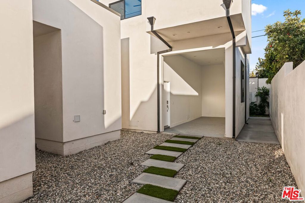 1170 S Lucerne Boulevard Property Photo 31