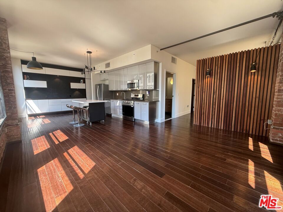 460 S Spring Street 1011 Property Photo 5