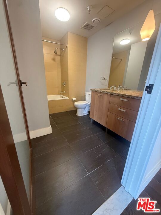 460 S Spring Street 1011 Property Photo 9