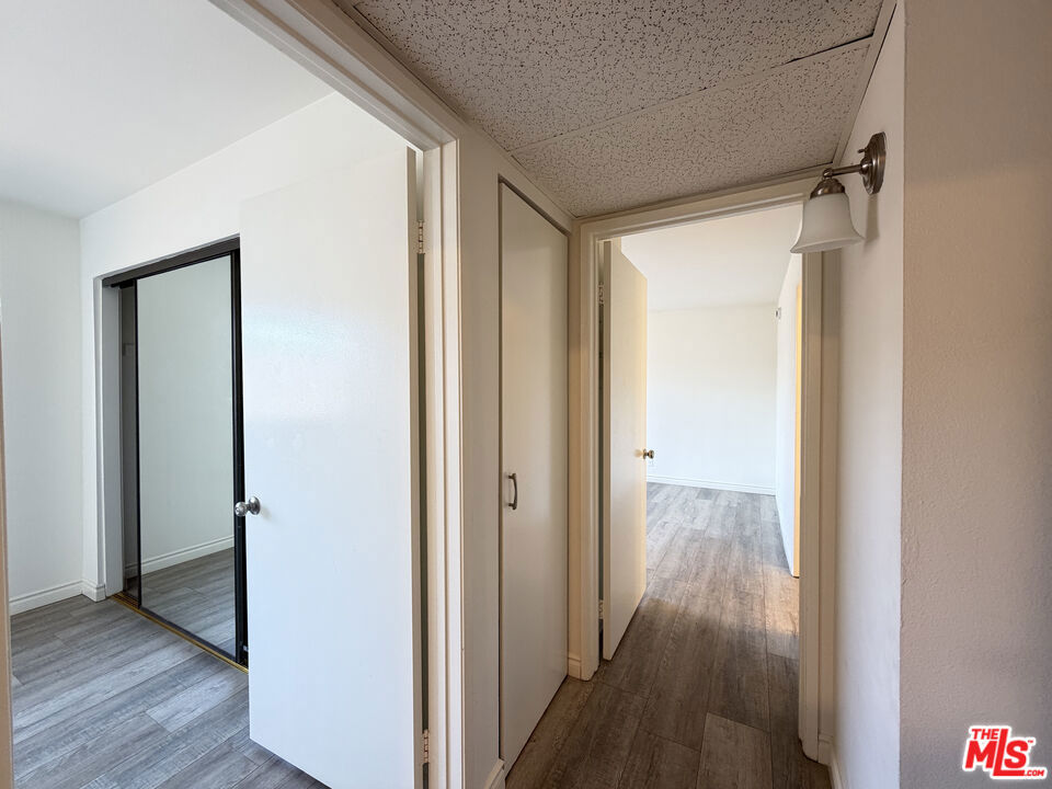 326 S Manhattan Place 210 Property Photo 5