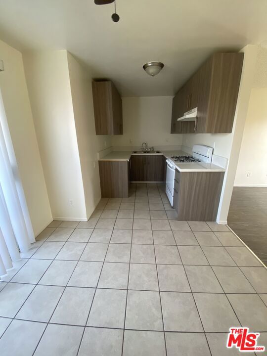7756 Laurel Canyon Boulevard 13 Property Photo 4