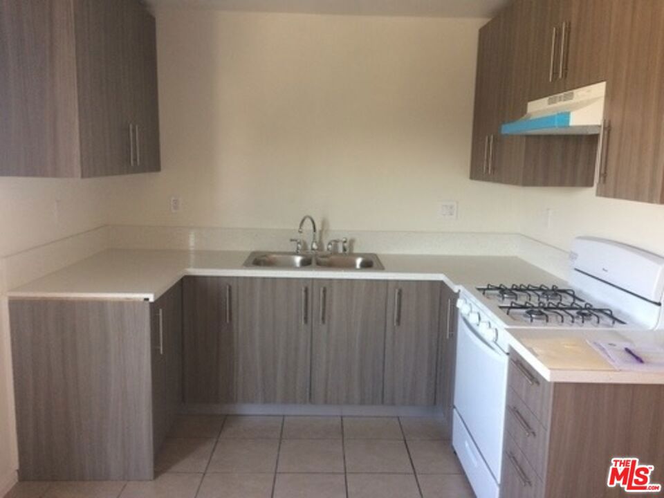 7756 Laurel Canyon Boulevard 13 Property Photo 9