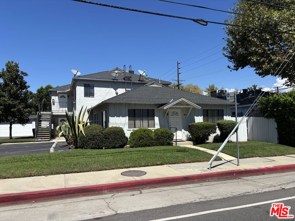 14311 1/2 Magnolia Boulevard Property Photo 1