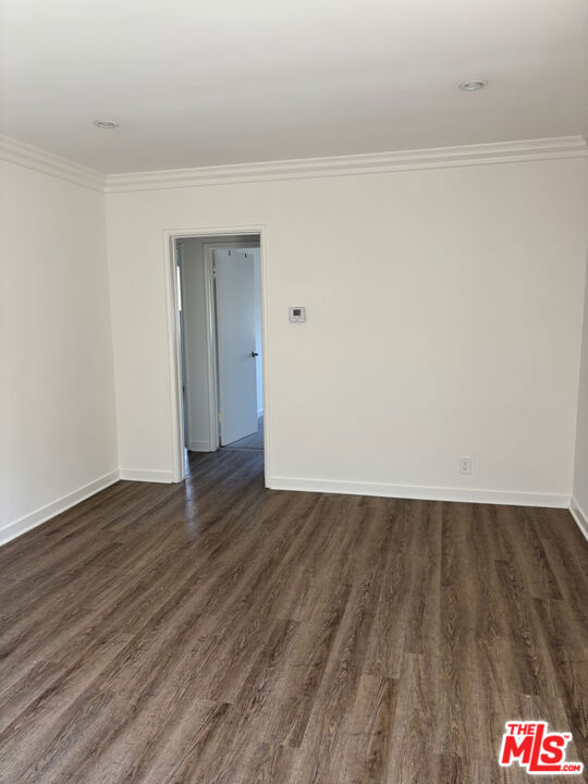 14311 1/2 Magnolia Boulevard Property Photo 4
