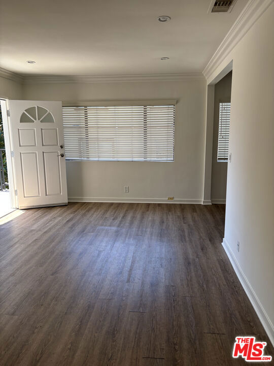 14311 1/2 Magnolia Boulevard Property Photo 7