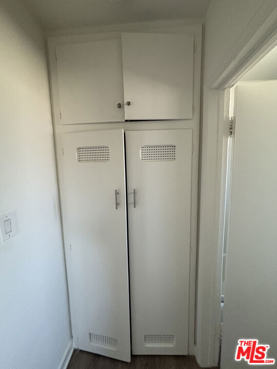 14311 1/2 Magnolia Boulevard Property Photo 8
