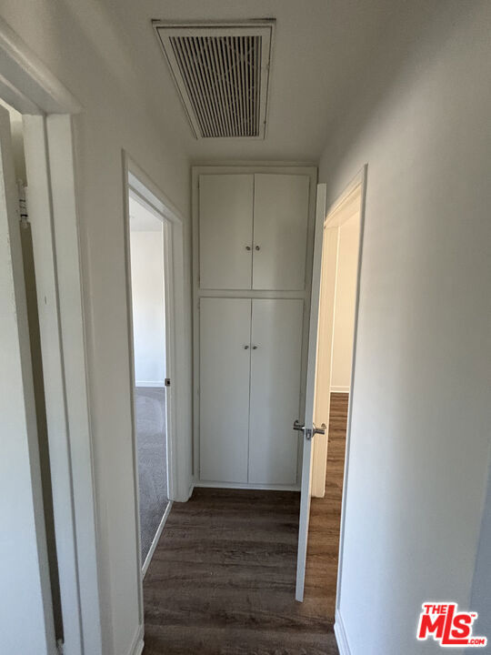 14311 1/2 Magnolia Boulevard Property Photo 9