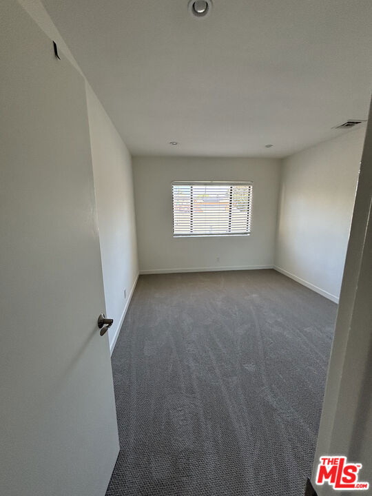 14311 1/2 Magnolia Boulevard Property Photo 10