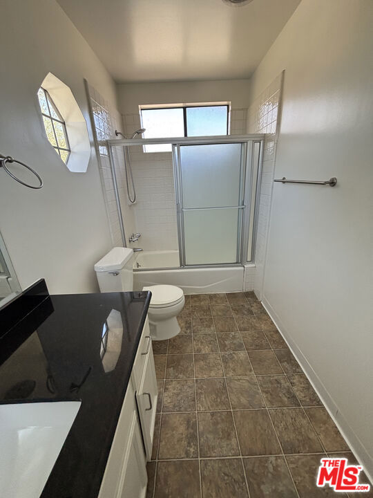 14311 1/2 Magnolia Boulevard Property Photo 13