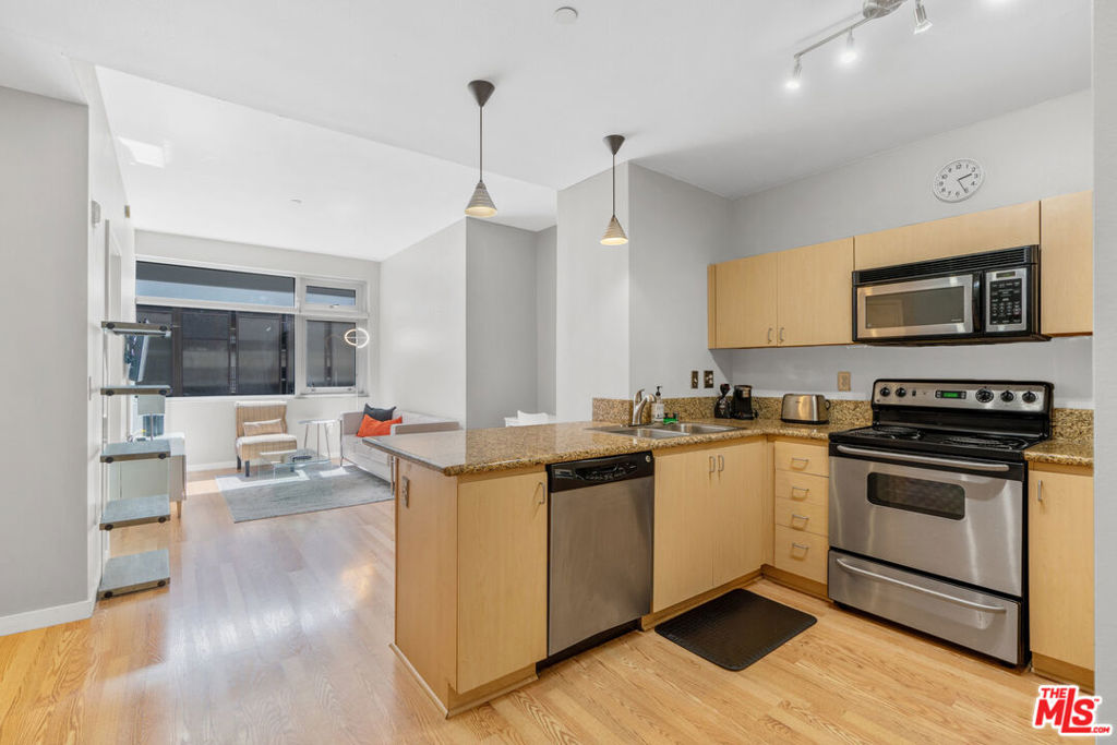 630 West 6th Street 613 Property Photo 1