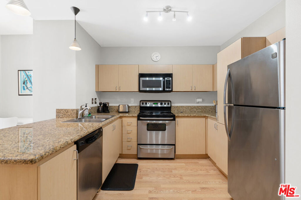 630 West 6th Street 613 Property Photo 5