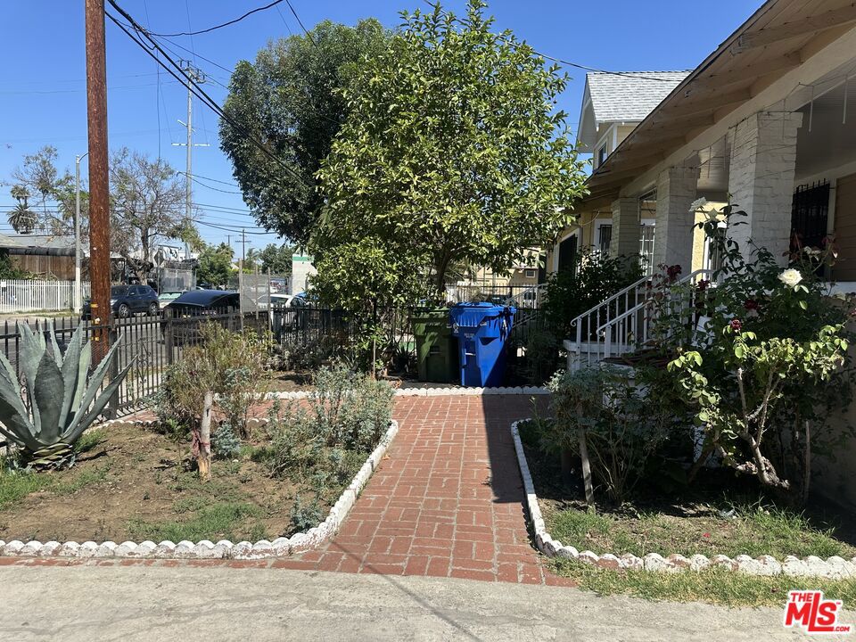 1666 Roosevelt Avenue Property Photo 4