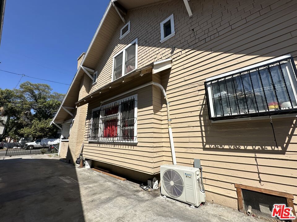 1666 Roosevelt Avenue Property Photo 5