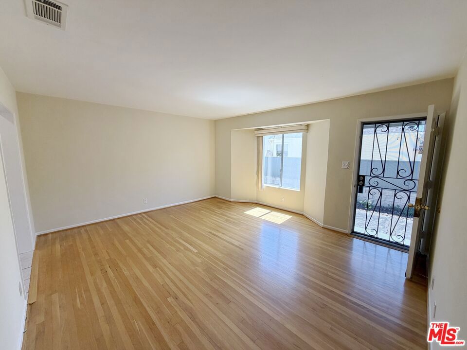 5431 Cartwright Avenue 5433 Property Photo 6