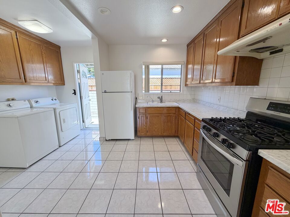 5431 Cartwright Avenue 5433 Property Photo 8