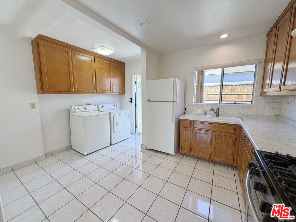 5431 Cartwright Avenue 5433 Property Photo 9