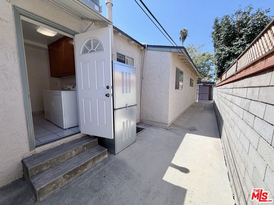 5431 Cartwright Avenue 5433 Property Photo 11