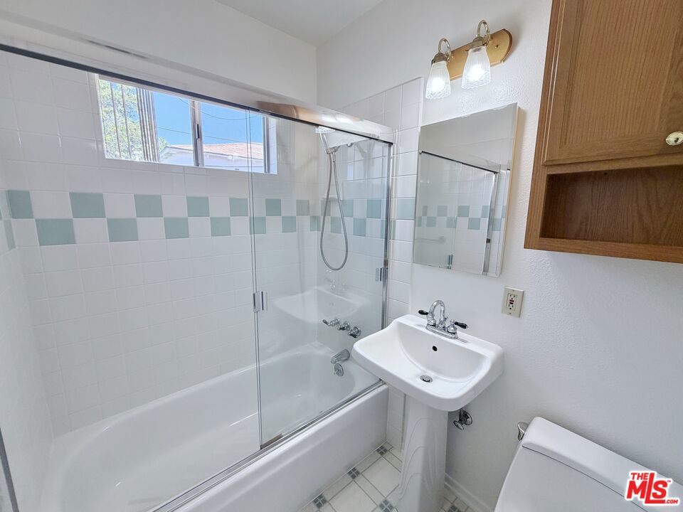 5431 Cartwright Avenue 5433 Property Photo 21