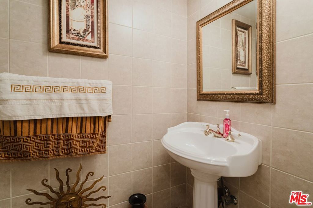 3430 Mclaughlin Avenue Property Photo 8