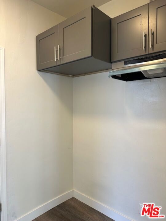 925 S Hobart Boulevard 1/2 Property Photo 9