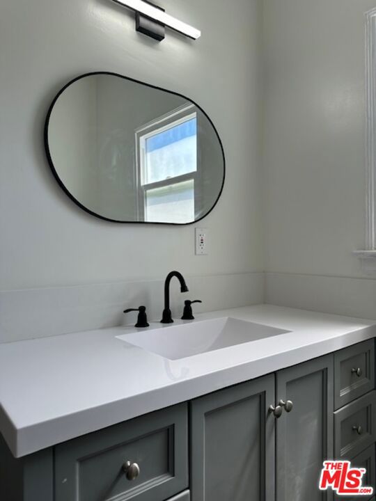 925 S Hobart Boulevard 1/2 Property Photo 16