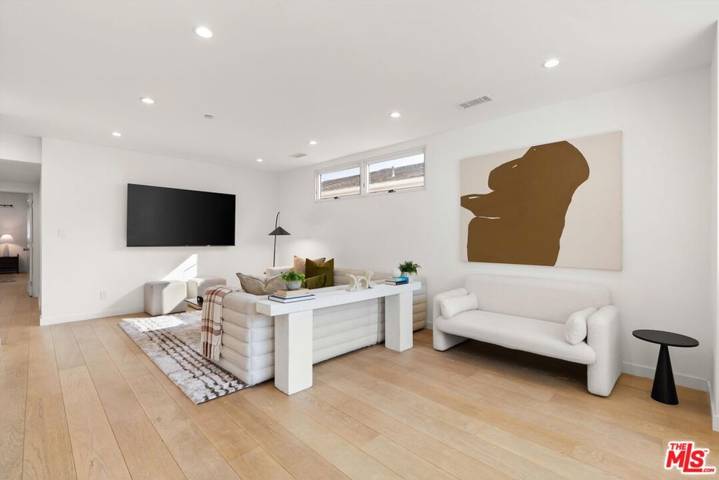 3464 Greenwood Avenue Property Photo 10