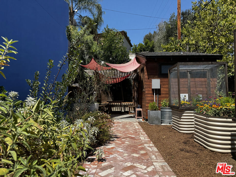 2257 Earl Street Property Photo 4