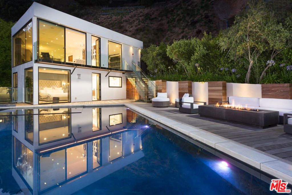 8780 Hollywood Boulevard Property Photo 1