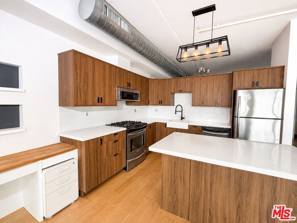 1100 S Hope Street 1510 Property Photo 6