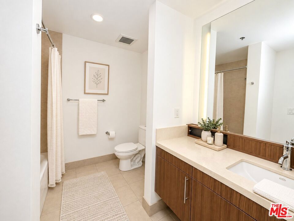 1100 S Hope Street 1510 Property Photo 15