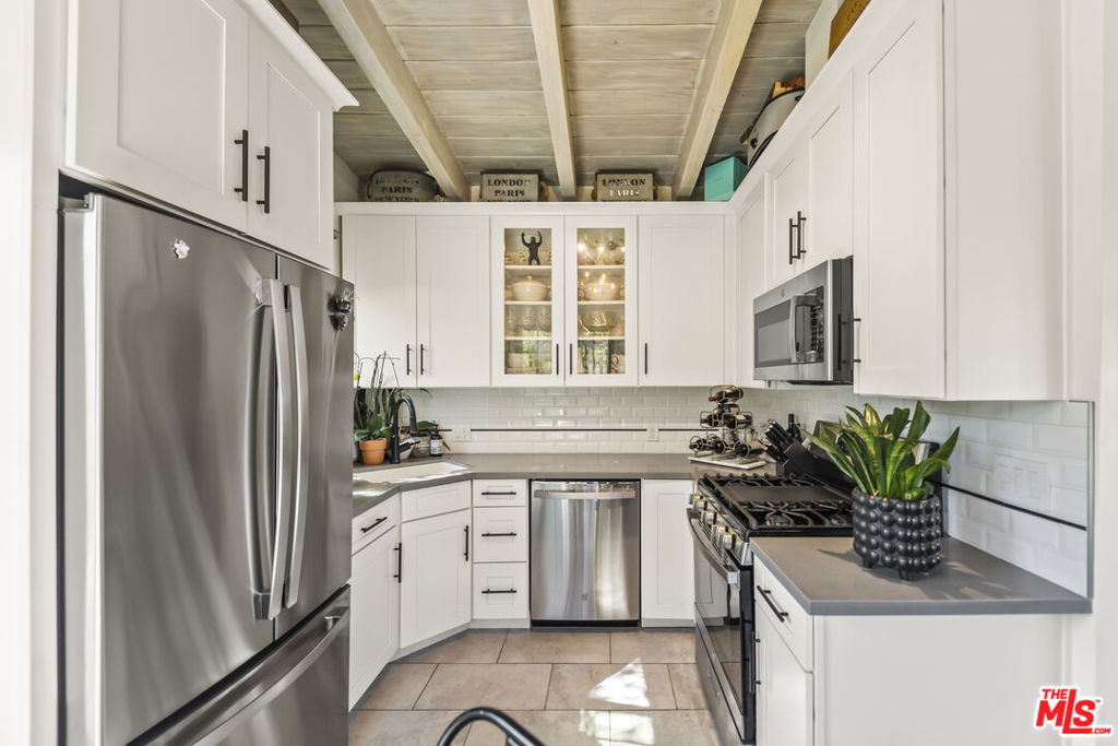6335 Grape Place Property Photo 8