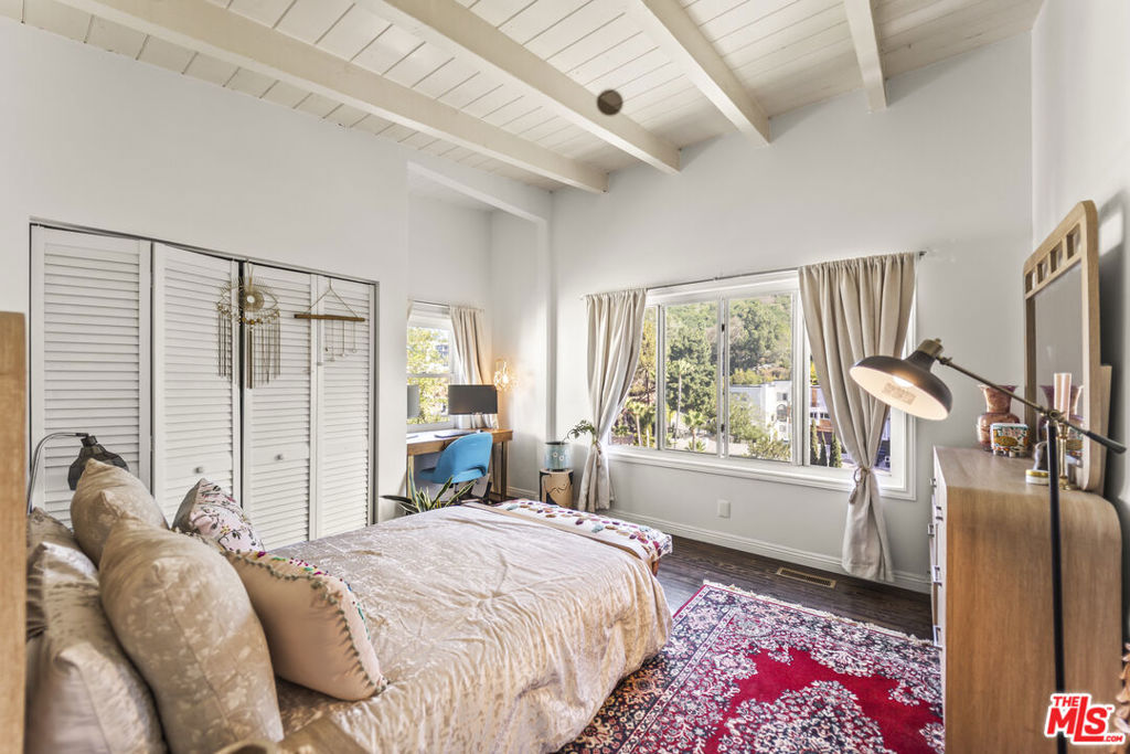 6335 Grape Place Property Photo 11