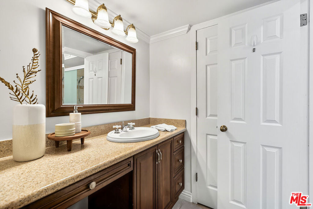 6515 Green Valley Circle 104 Property Photo 17