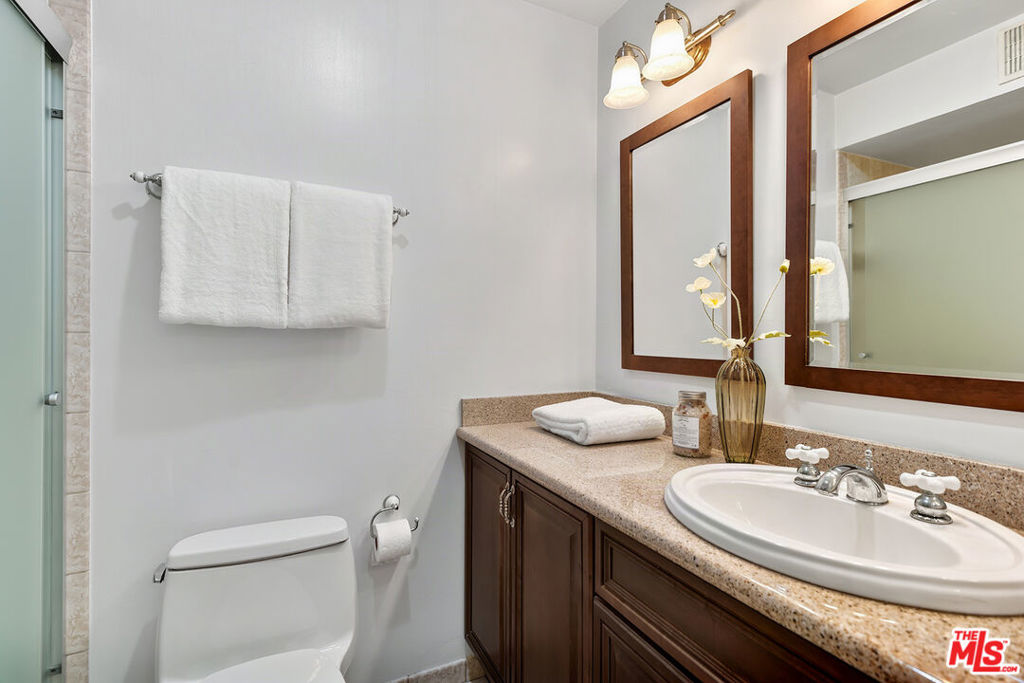 6515 Green Valley Circle 104 Property Photo 18