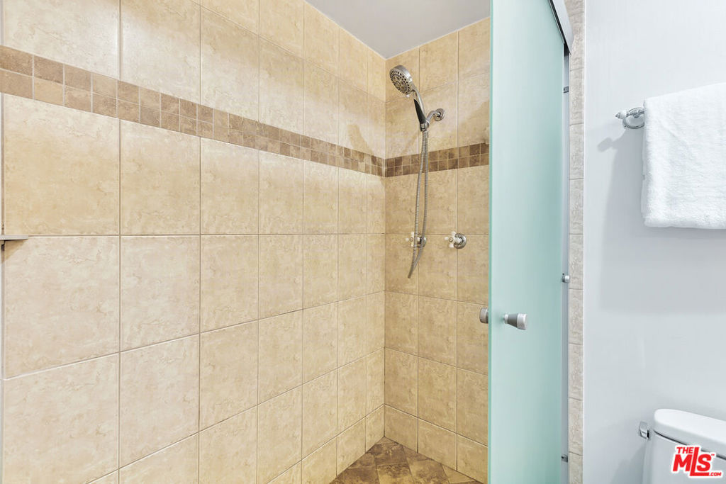 6515 Green Valley Circle 104 Property Photo 19